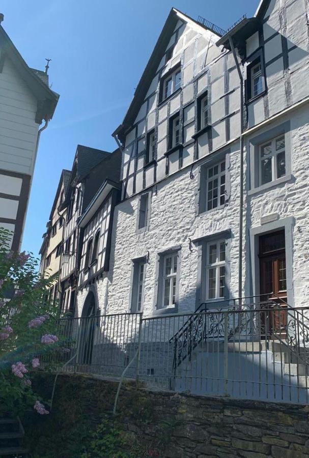 Manoir -1654- Historisch Schlafen In Monschaus Altstadt Exterior foto